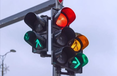 Începând de vineri, 11 octombrie 2024, vor fi puse în funcțiune noi instalații de semaforizare în trei puncte din Cluj-Napoca