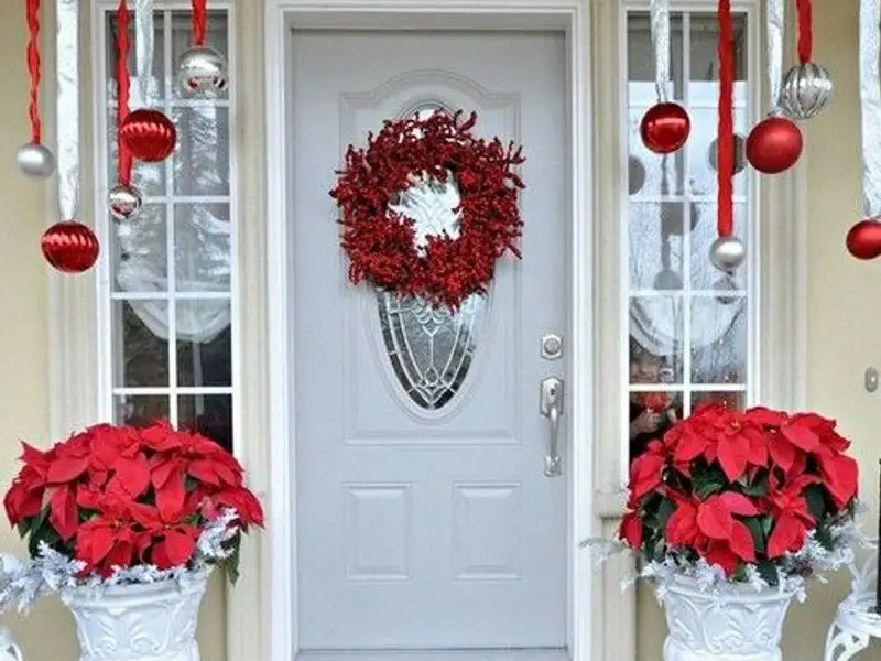 Decoratiuni de Craciun pentru usa de la intrare