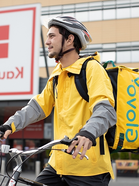 Zile dedicate curierilor pe bicicletă în Parcul Herăstrău. Service gratuit, butoane de alarmă și dezbateri despre siguranța în trafic