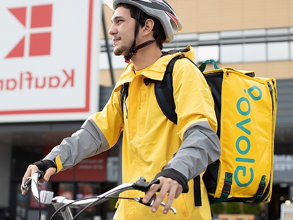 Zile dedicate curierilor pe bicicletă în Parcul Herăstrău. Service gratuit, butoane de alarmă și dezbateri despre siguranța în trafic
