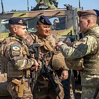 Dilema crizei bugetare: Armament scump și prin metode opace. Sau pe bani UE, ieftin și transparent?