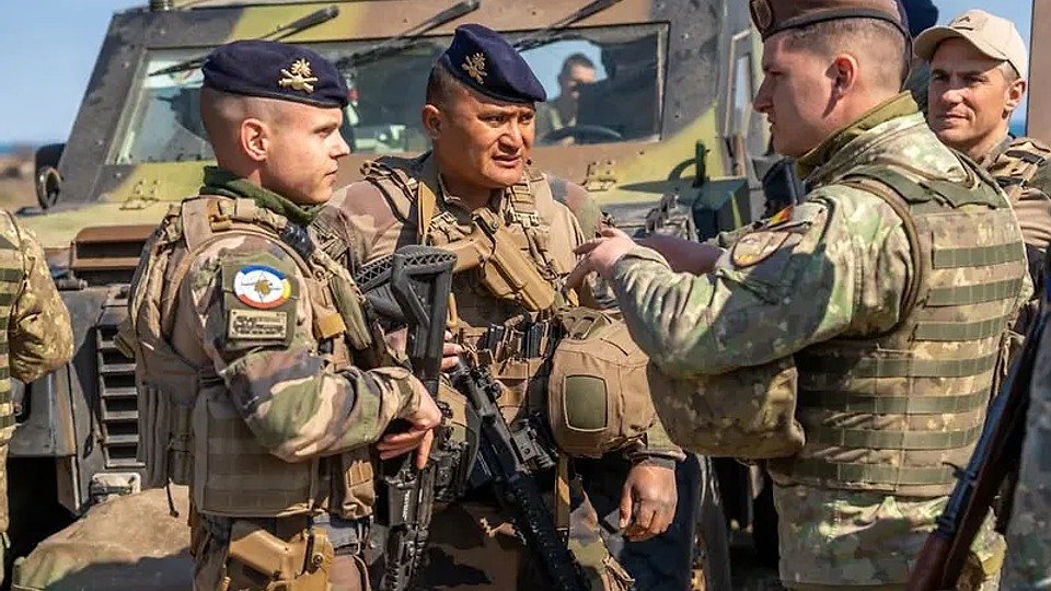 Dilema crizei bugetare: Armament scump și prin metode opace. Sau pe bani UE, ieftin și transparent?