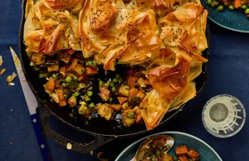 Plăcintă „Curry Puff” și tăiței „Mee Raja”: Rețetele malaeziene de zi cu zi ale Raniei Saidi