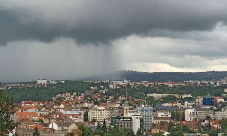 Cod galben și portocaliu de vijelii și vânt puternic pentru mai multe județe, printre care și Cluj