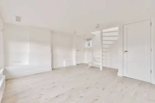 Idei de amenajare a unui dormitor la demisol