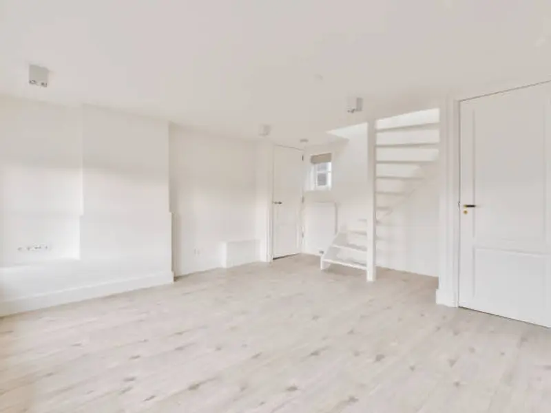 Idei de amenajare a unui dormitor la demisol