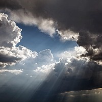 Prognoza meteo, 21 aprilie. Temperaturi de început de vară în România, dar ploile își arată colții