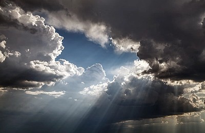 Prognoza meteo, 21 aprilie. Temperaturi de început de vară în România, dar ploile își arată colții