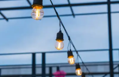 Iluminatul exterior: Idei creative pentru a-ți înfrumuseța grădina