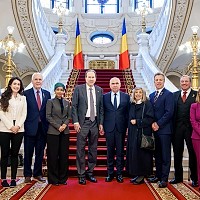 Mizele vizitei delegației SUA la București: „Suntem aici să ducem relația la un alt nivel”. Ce poate aduce, de fapt, dialogul cu congresmenii