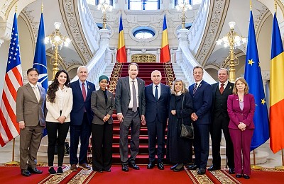 Mizele vizitei delegației SUA la București: „Suntem aici să ducem relația la un alt nivel”. Ce poate aduce, de fapt, dialogul cu congresmenii
