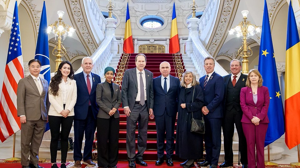 Mizele vizitei delegației SUA la București: „Suntem aici să ducem relația la un alt nivel”. Ce poate aduce, de fapt, dialogul cu congresmenii
