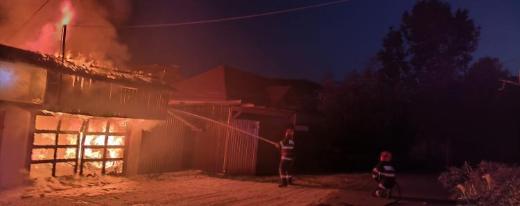 Incendiu, noaptea trecută, într-o bucătărie de vară din Jucu Herghelie