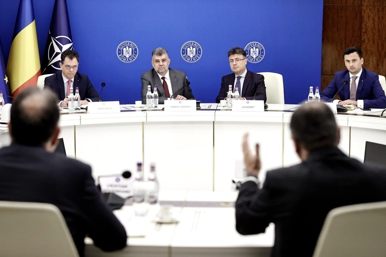 Premierul, discuţii cu delegaţia Grupului Renault despre extinderea investiţiilor în România / Ciolacu: Am salutat cu toţii ideea Simonei Bucura-Oprescu de a avea la Mioveni un Muzeu Dacia