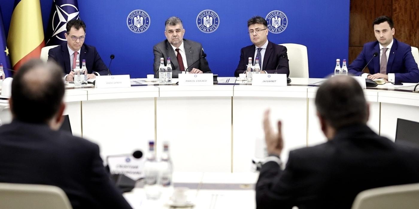 Premierul, discuţii cu delegaţia Grupului Renault despre extinderea investiţiilor în România / Ciolacu: Am salutat cu toţii ideea Simonei Bucura-Oprescu de a avea la Mioveni un Muzeu Dacia