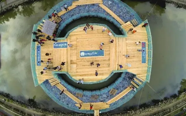 Un oras din Romania a intrat in Cartea Recordurilor pentru cel mai mare pod din lume realizat din PET-uri