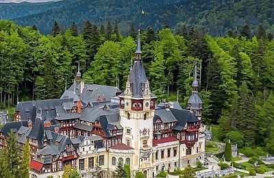 INS: În 2024, sosirile înregistrate în structurile de primire turistică au crescut cu 4,5% faţă de anul 2023