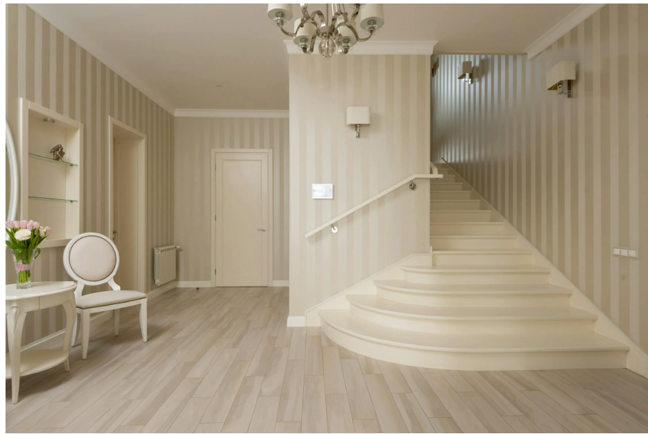 Cum dai farmec holului cu ajutorul tapetului: sfaturi și trucuri utile