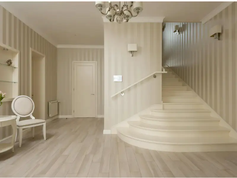 Cum dai farmec holului cu ajutorul tapetului: sfaturi și trucuri utile