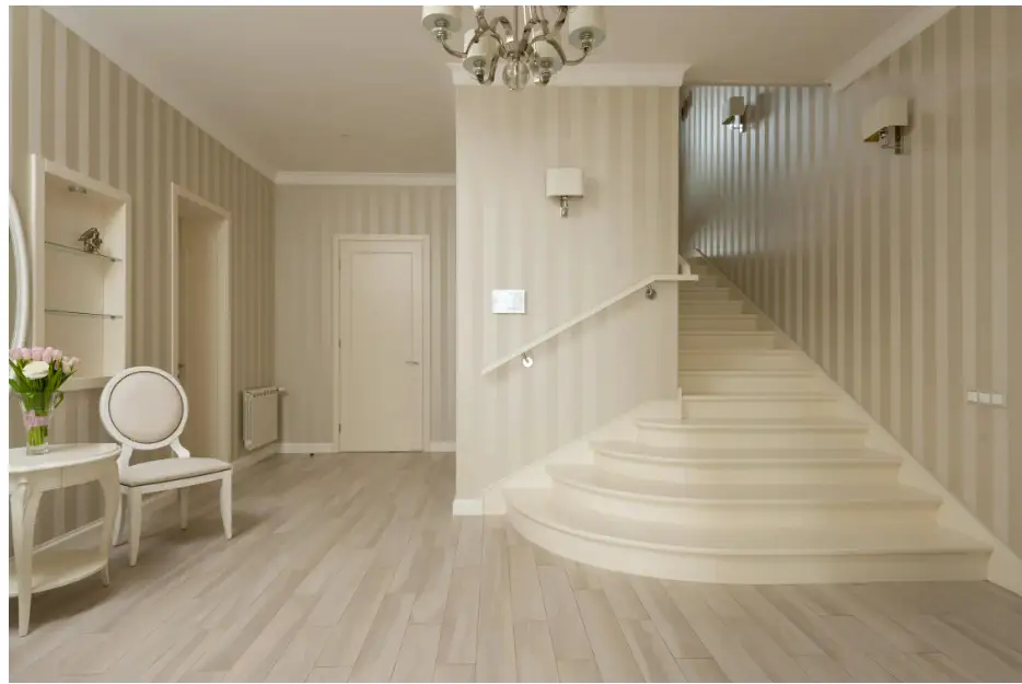 Cum dai farmec holului cu ajutorul tapetului: sfaturi și trucuri utile