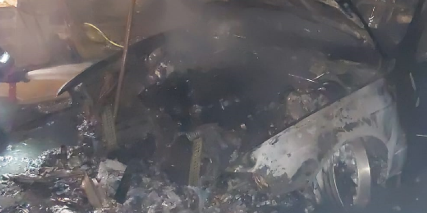 O mașină s-a făcut scrum, în noaptea de duminică, în localitatea Vlaha din județul Cluj