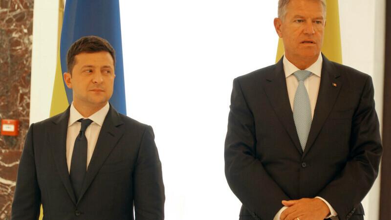 Klaus Iohannis îi cere lui Volodimir Zelenski să găsească ”rapid soluții” pentru problema comunității române din Ucraina