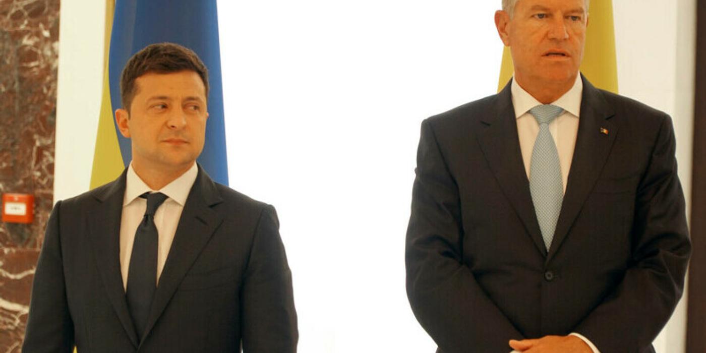 Klaus Iohannis îi cere lui Volodimir Zelenski să găsească ”rapid soluții” pentru problema comunității române din Ucraina