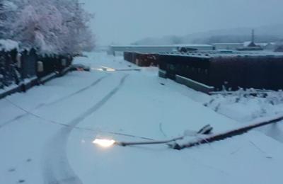 Rețeaua de energie electrică din Cluj a fost grav afectată de ninsorile abundente