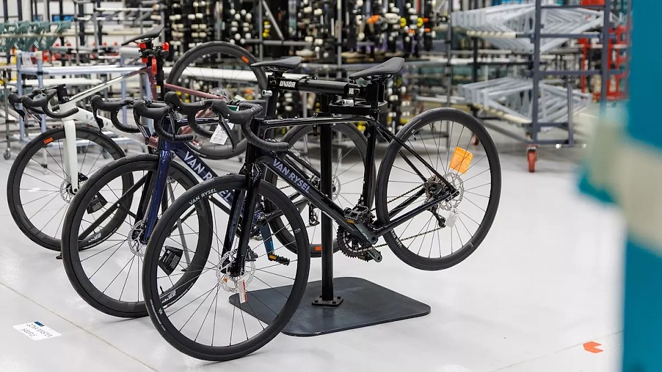 Fabrica de biciclete din Timișoara a exportat 800.000 de unități în rețeaua europeană Decathlon