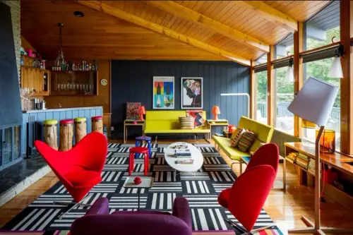 Explozie de culori intr-o locuinta extravaganta