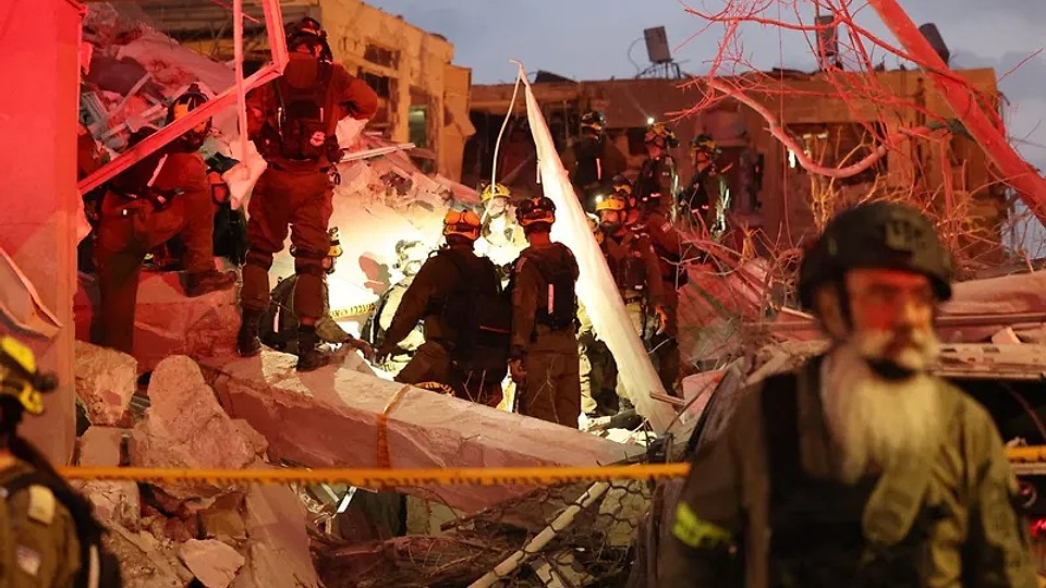 Război în Orientul Mijlociu. Peste 100 de rachete, lansate de Iran către Israel. 7 oameni ucisi