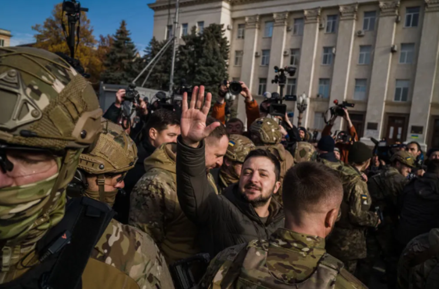 Zelenski le promite congresmenilor americani care n-au votat anvelopa, într-un interviu la Fox New, că ”tot ajutorul SUA merge pe câmpul de luptă”. ”Aceşti bani merg înainte de toate în industria apărării americane, care va primi zeci de miliarde de dolari”