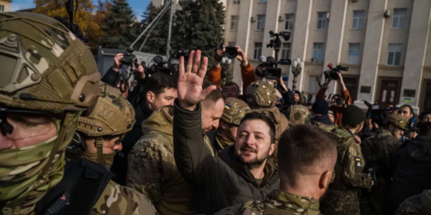 Zelenski le promite congresmenilor americani care n-au votat anvelopa, într-un interviu la Fox New, că ”tot ajutorul SUA merge pe câmpul de luptă”. ”Aceşti bani merg înainte de toate în industria apărării americane, care va primi zeci de miliarde de dolari”