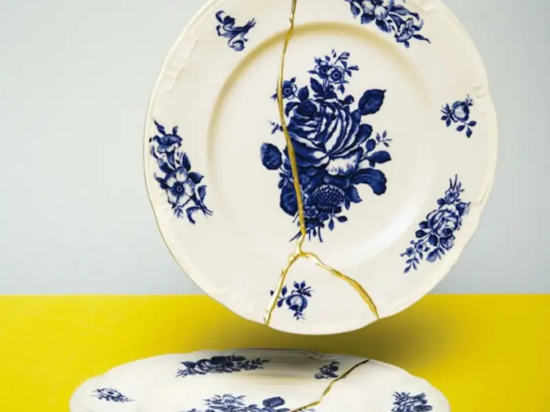 Kintsugi, arta japoneza de a repara obiecte din ceramica cu aur