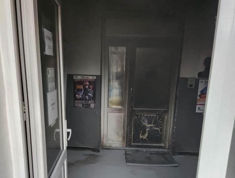 Marți seara, un incident șocant a avut loc în sediul poliției din orașul Huedin
