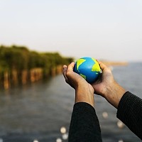 Ziua Depășirii: România și resursele naturale epuizate – cum pot reduce DEEE‑urile ecologic datoria