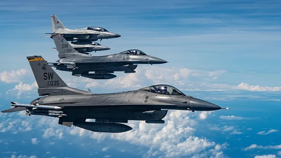 Ucraina pregătește avioanele F-16 pentru a ataca Rusia. Ultima soluție să oprească avansul lui Putin