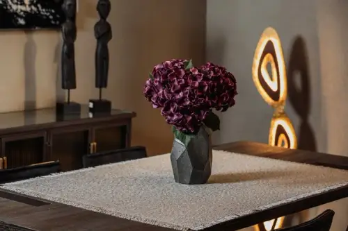 Vaza în amenajarea unui sufragerii cu stil