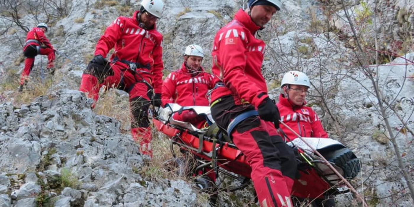 Noi maşini au primit drept de GIROFAR.