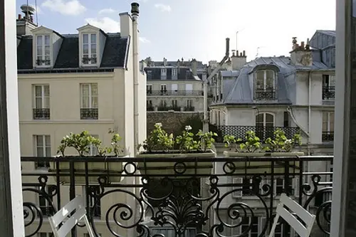 Locuiesti intre blocuri? Iata cum iti poti infrumuseta privelistea de la geam