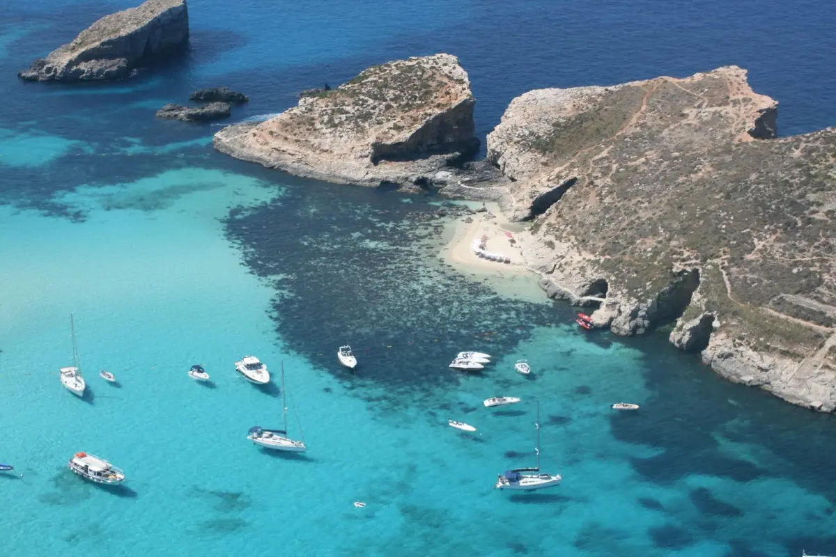 Descoperă Poveștile Arhitecturale și Atracțiile de Vacanță în Malta