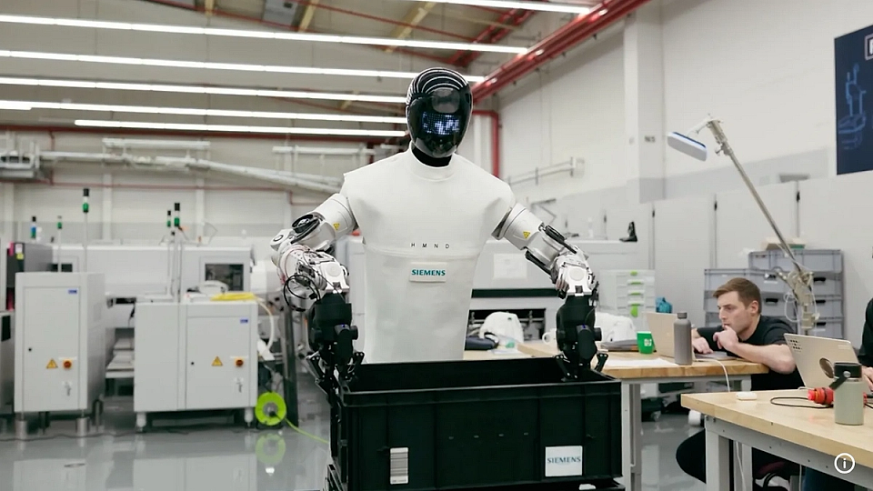 Revoluție în industrie: Siemens și NVIDIA testează cu succes primul robot umanoid într-o fabrică reală