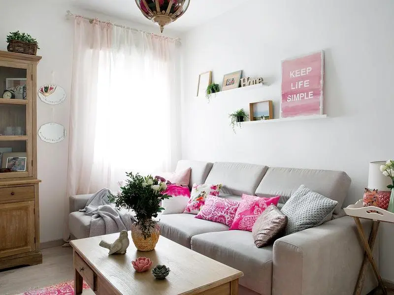 Decor in tonuri romantice intr-o reamenajare de apartament