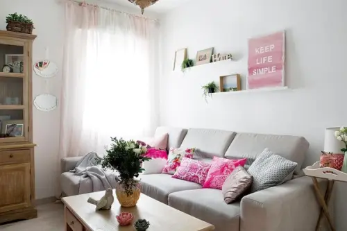 Decor in tonuri romantice intr-o reamenajare de apartament