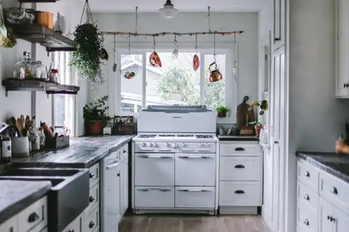 Inainte si dupa: renovarea unei bucatarii in stil rustic