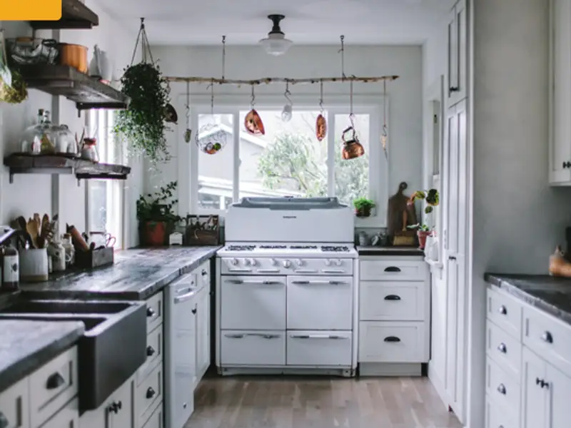 Inainte si dupa: renovarea unei bucatarii in stil rustic