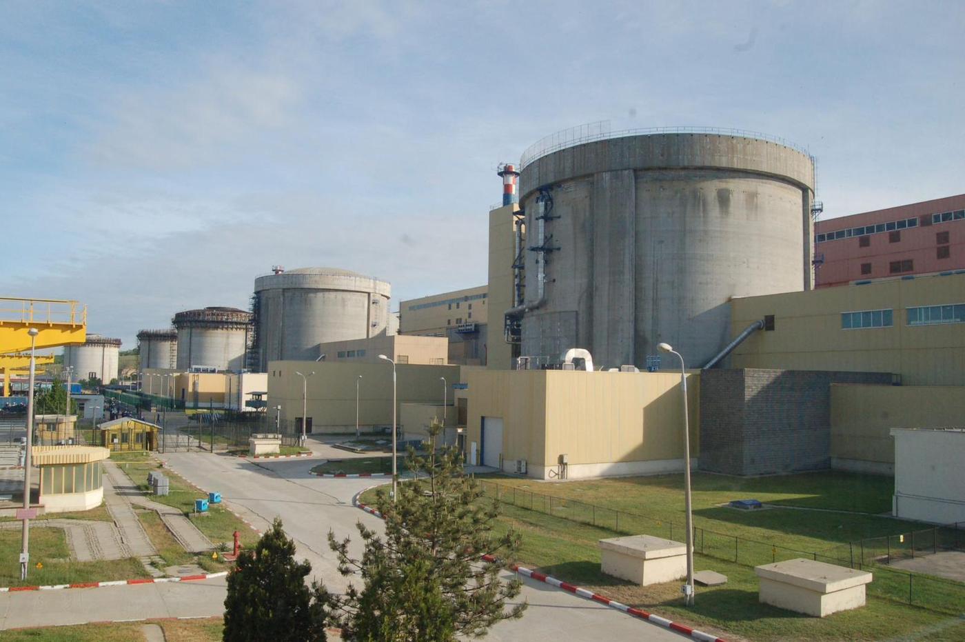 Banca Europeană de Investiţii anunţă finanţarea unui proiect de siguranţă nucleară în România / Împrumuturi de 145 de milioane de euro pentru Nuclearelectrica / Prima unitate de îndepărtare a tritiului din Europa şi a treia din lume