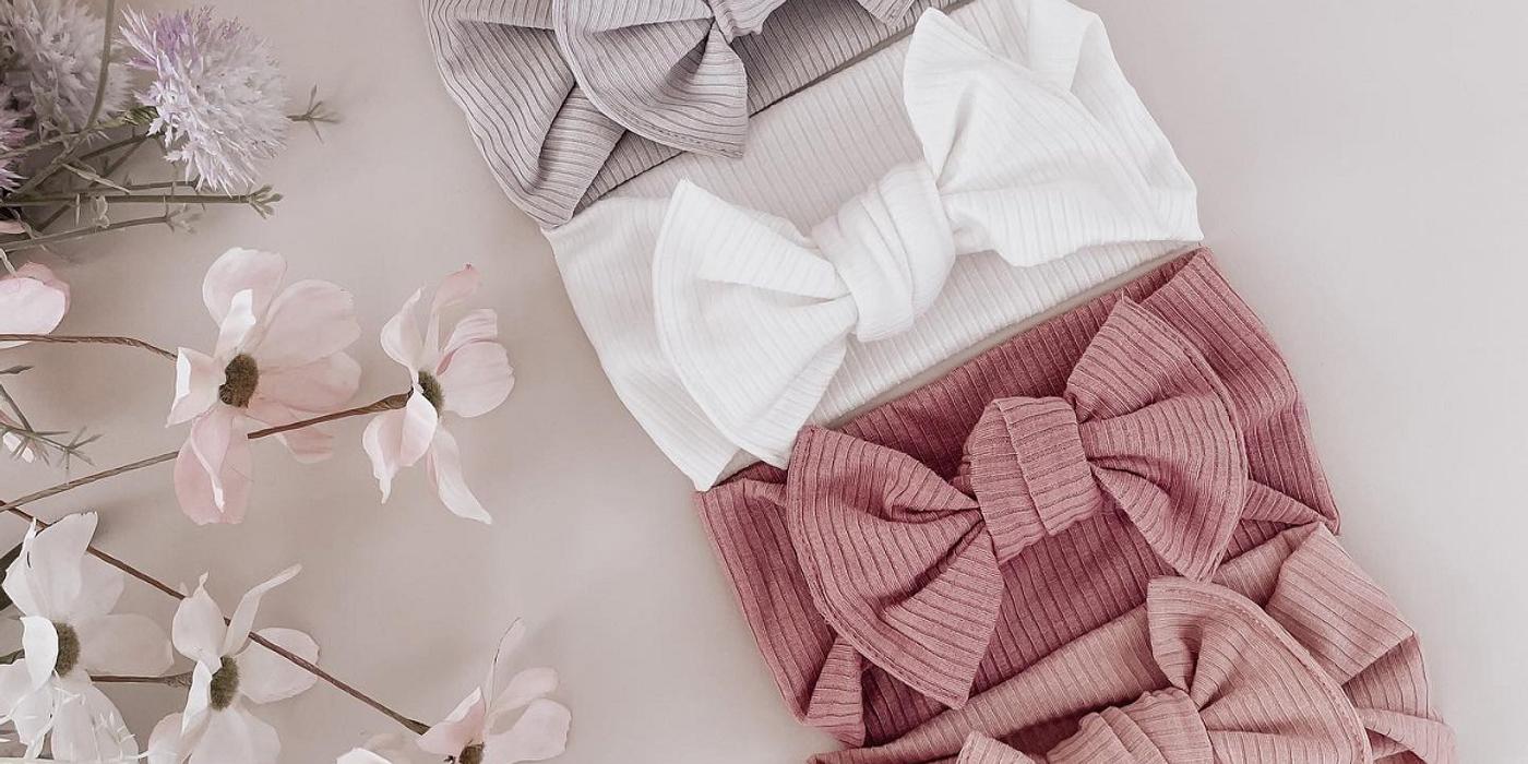 Bentițe, căciuli și turbane pentru micile prințese toate disponibile la Little Prints