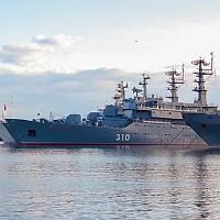 Navă de debarcare a Rusiei, ancorată lângă coasta Germaniei. Suspectă că a lansat drone în Danemarca
