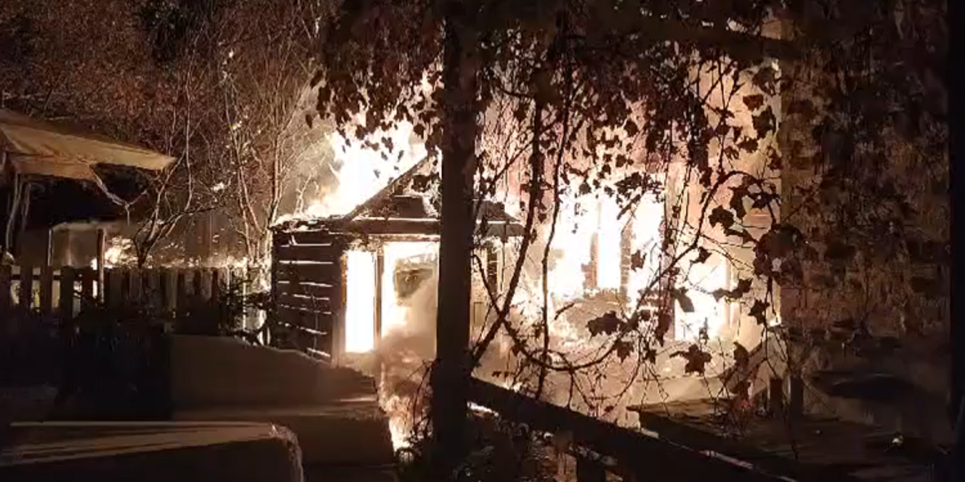 Incendiu puternic, azi-noapte, într-o gospodărie din localitatea clujeană Sălicea